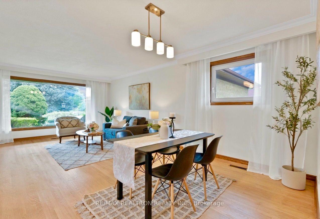 Photo 8 of 421 Brimorton Drive, Scarborough, Woburn — HOMEH