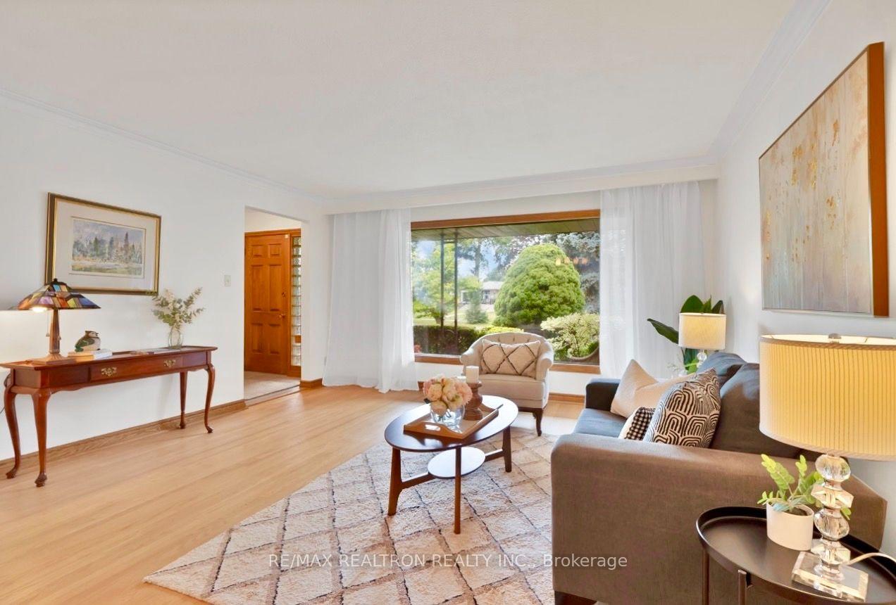 Photo 10 of 421 Brimorton Drive, Scarborough, Woburn — HOMEH