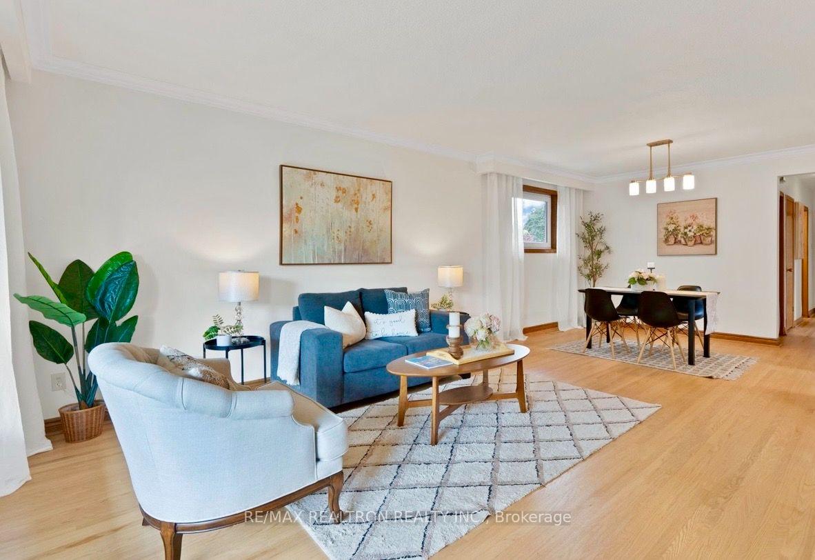 Photo 12 of 421 Brimorton Drive, Scarborough, Woburn — HOMEH