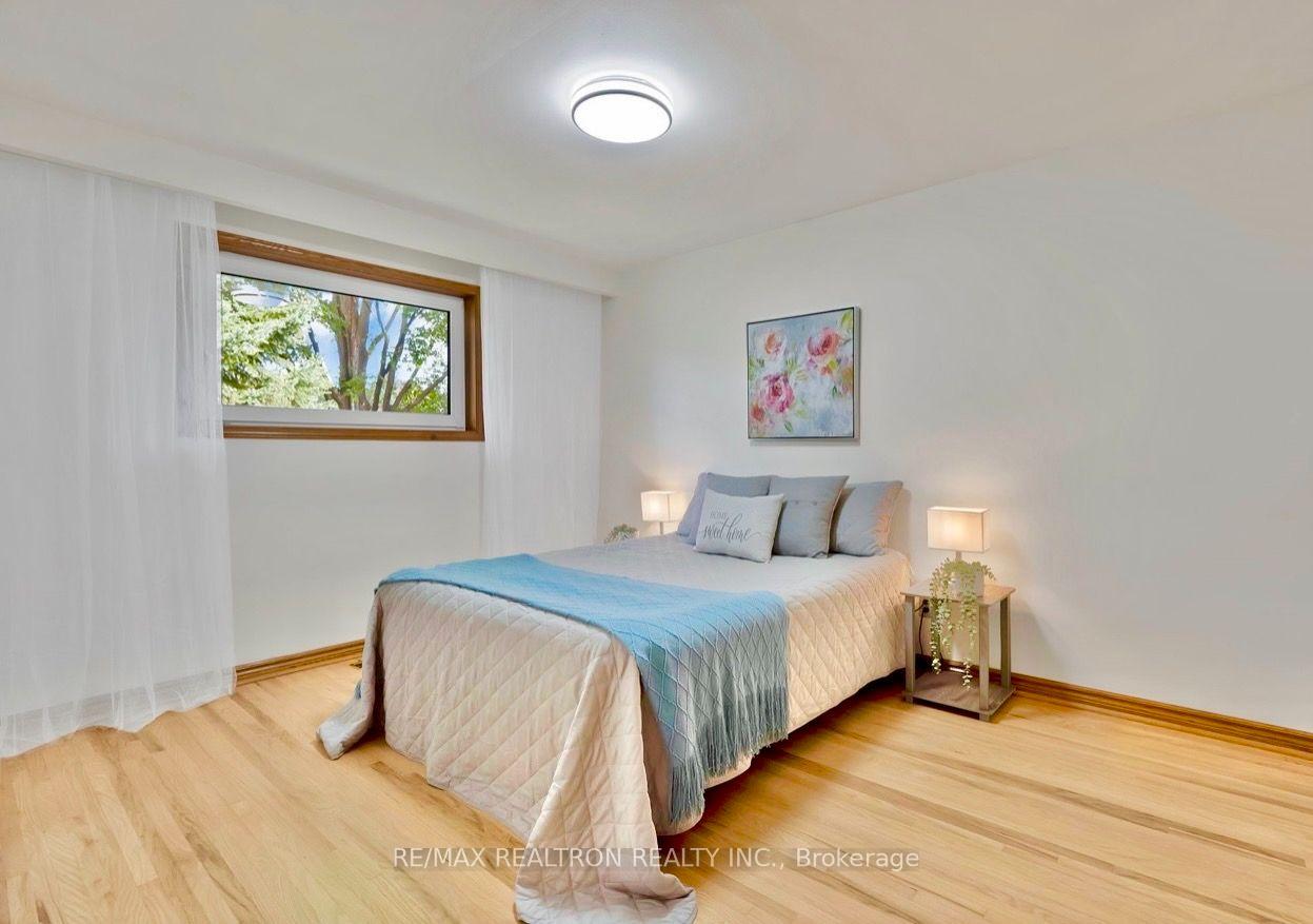 Photo 24 of 421 Brimorton Drive, Scarborough, Woburn — HOMEH