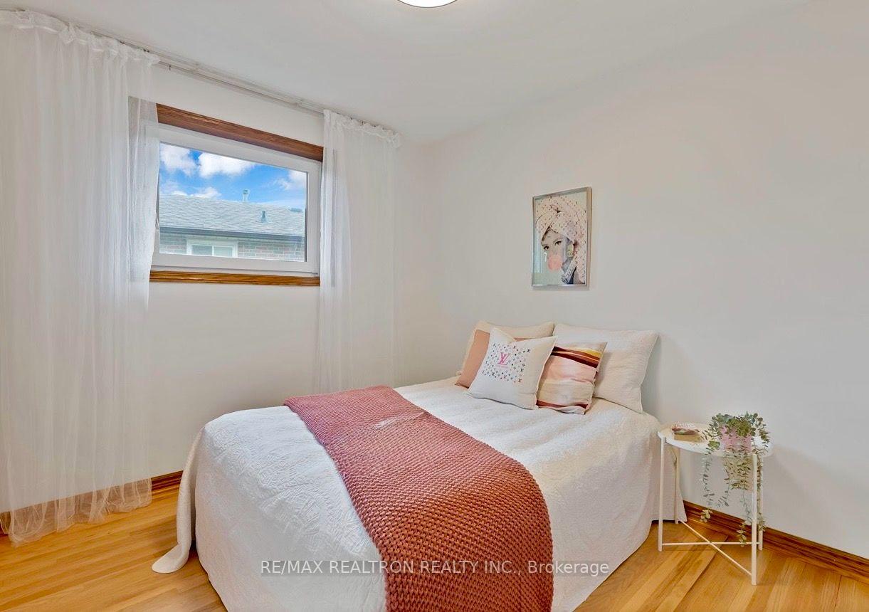 Photo 28 of 421 Brimorton Drive, Scarborough, Woburn — HOMEH