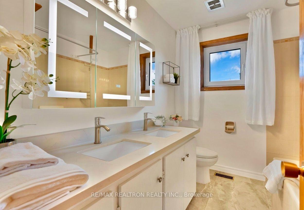 Photo 30 of 421 Brimorton Drive, Scarborough, Woburn — HOMEH