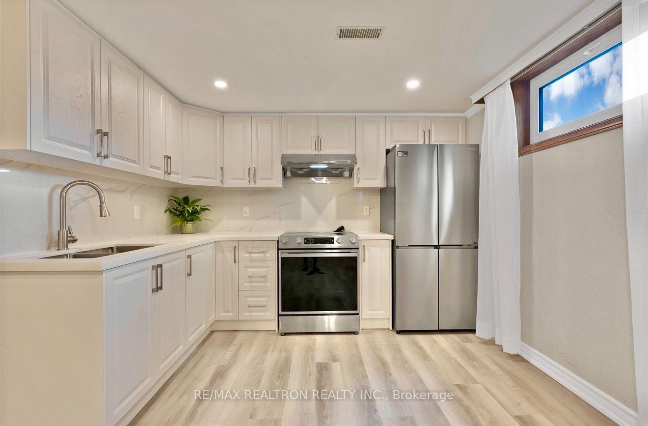 Photo 34 of 421 Brimorton Drive, Scarborough, Woburn — HOMEH