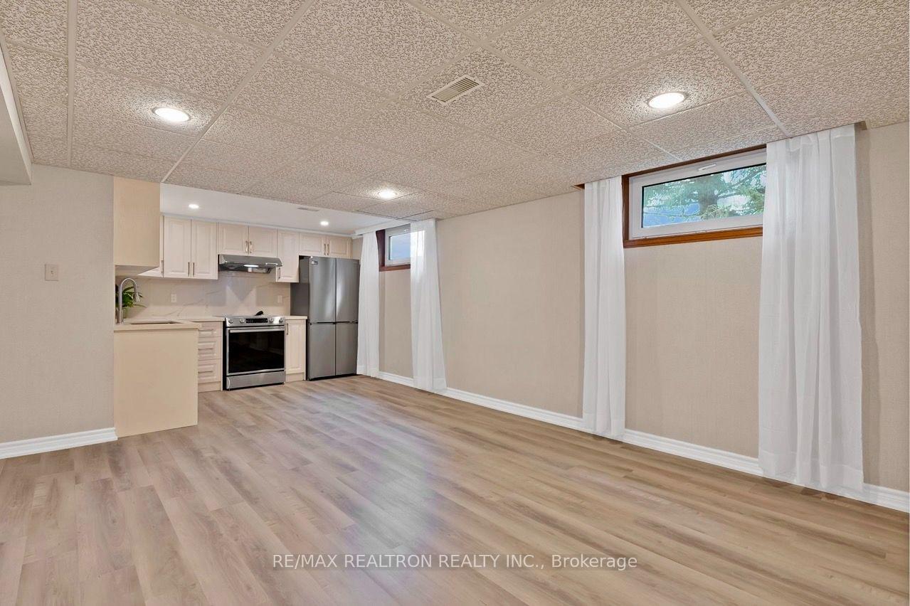 Photo 36 of 421 Brimorton Drive, Scarborough, Woburn — HOMEH