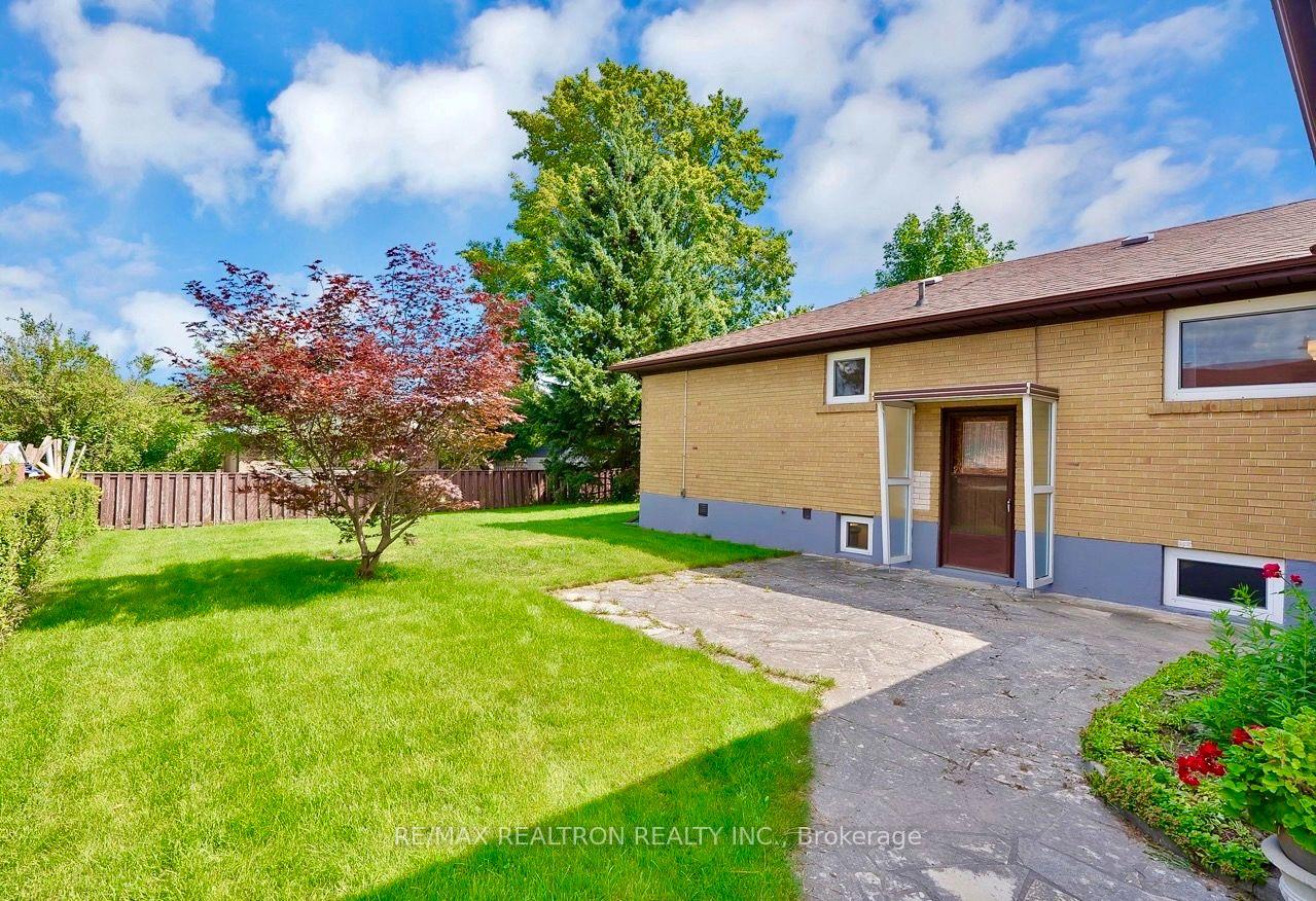 Photo 44 of 421 Brimorton Drive, Scarborough, Woburn — HOMEH