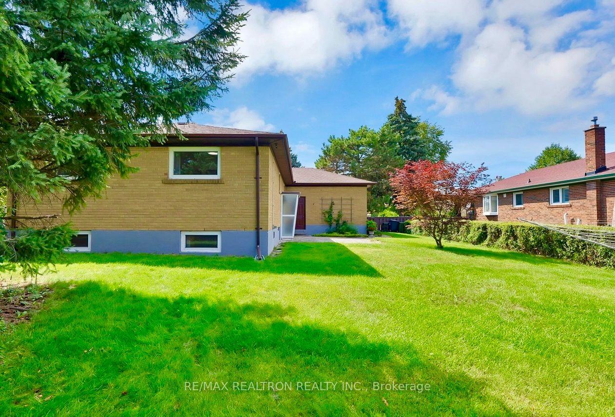 Photo 46 of 421 Brimorton Drive, Scarborough, Woburn — HOMEH