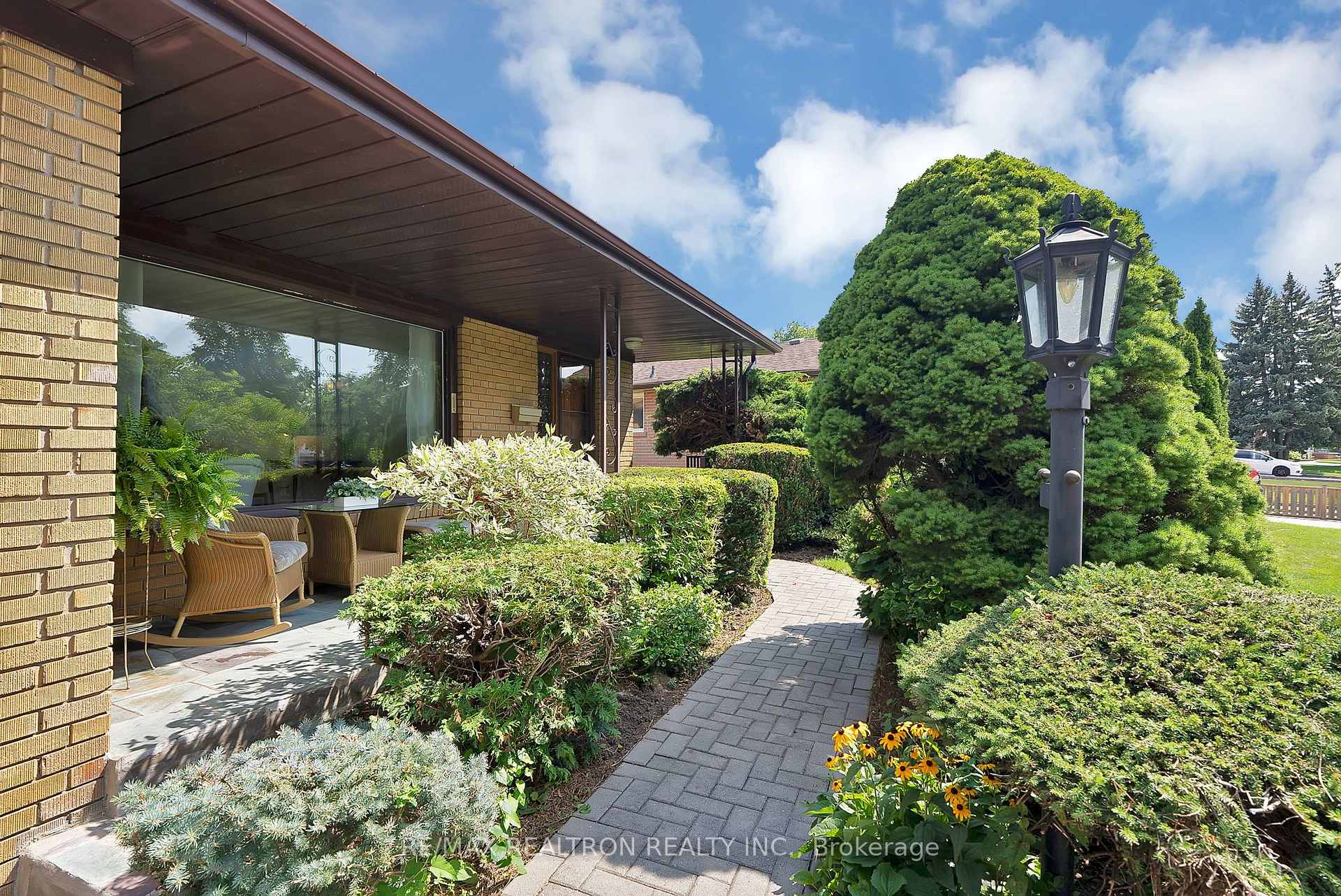 Photo 5 of 421 Brimorton Drive, Scarborough, Woburn — HOMEH