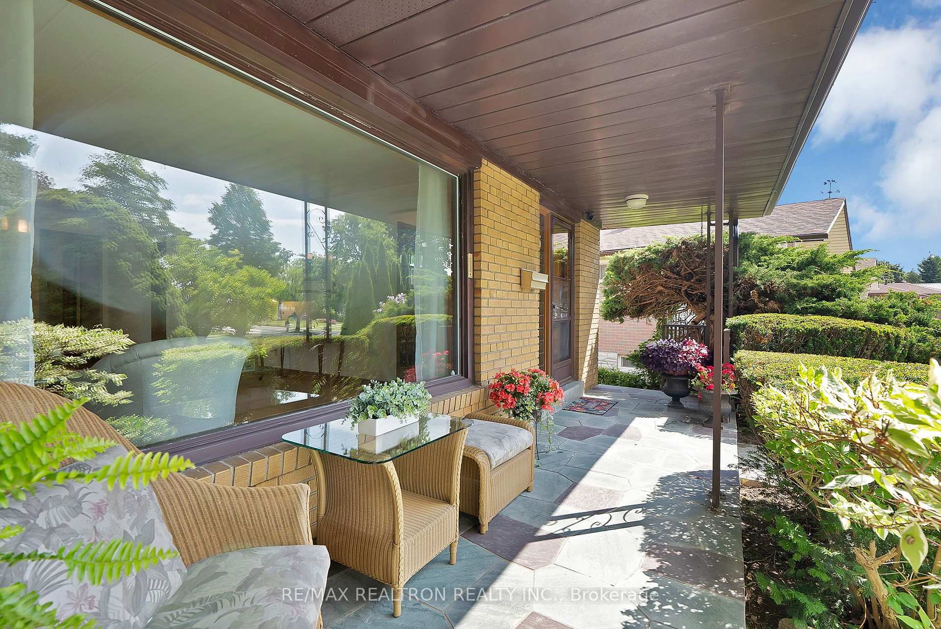Photo 7 of 421 Brimorton Drive, Scarborough, Woburn — HOMEH