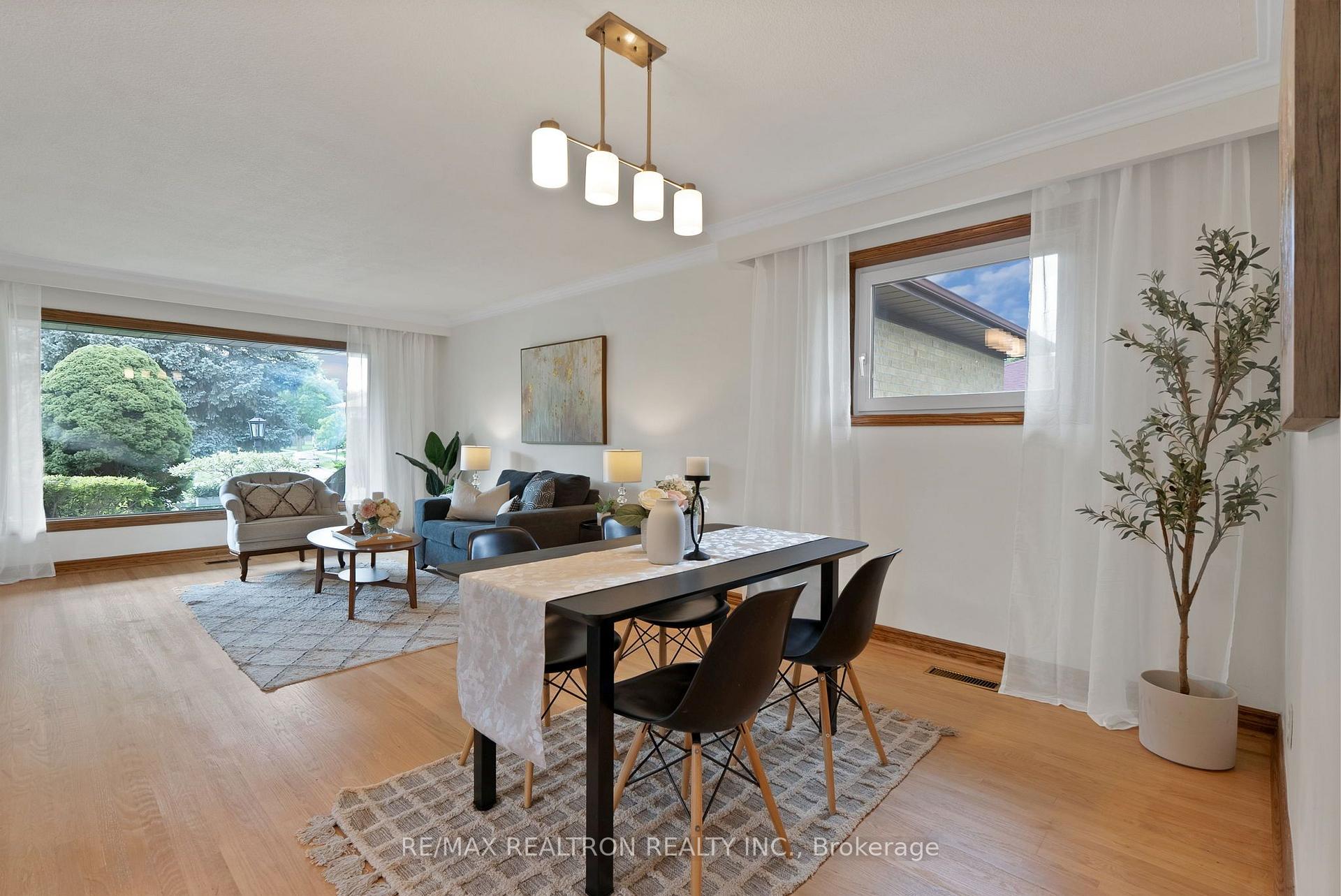 Photo 9 of 421 Brimorton Drive, Scarborough, Woburn — HOMEH