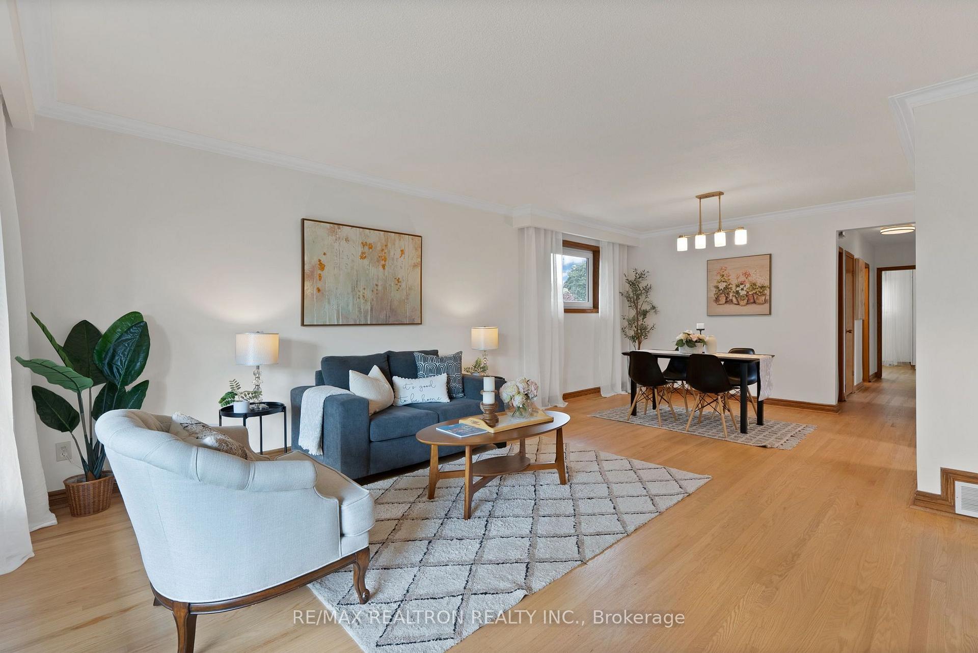 Photo 13 of 421 Brimorton Drive, Scarborough, Woburn — HOMEH