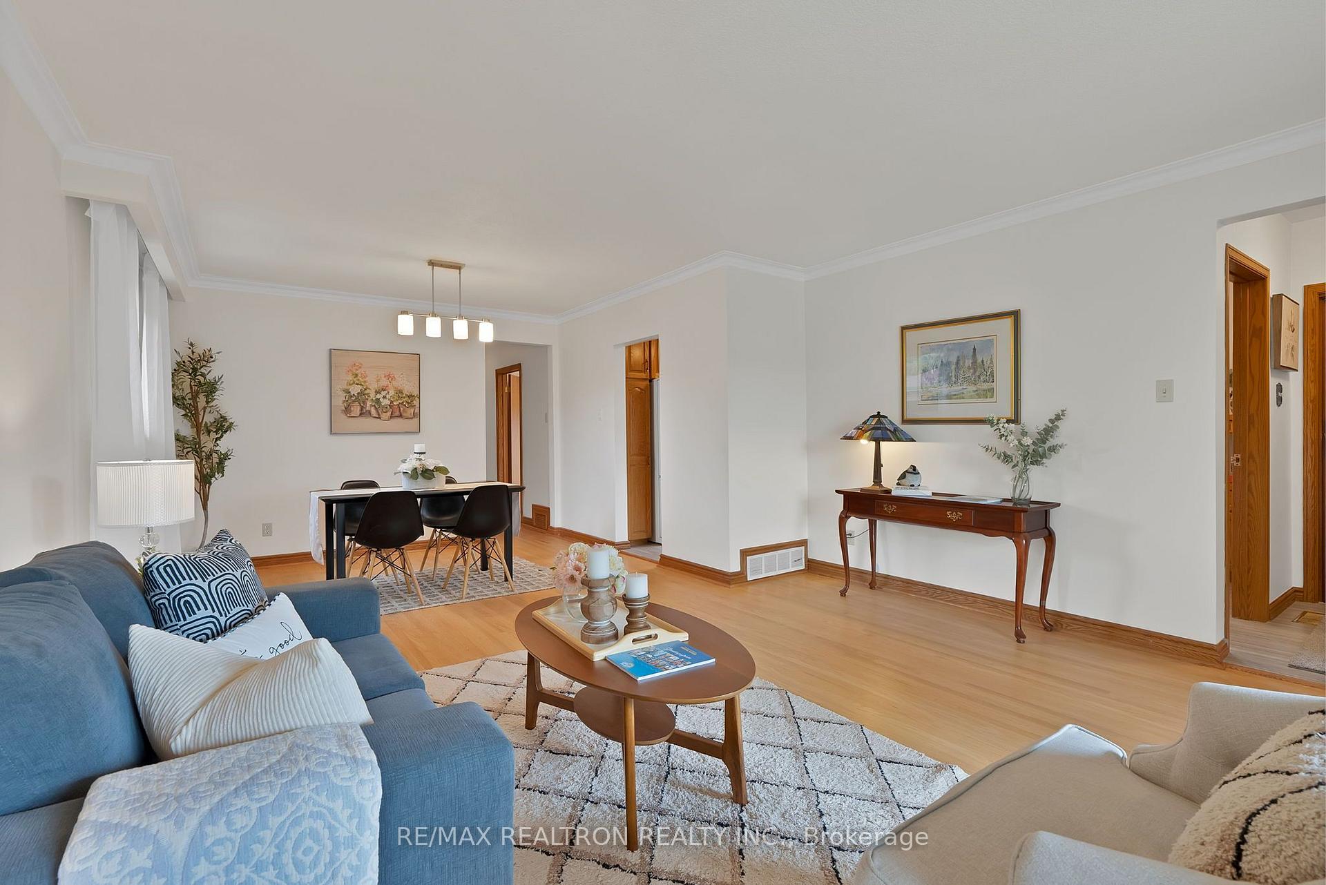 Photo 15 of 421 Brimorton Drive, Scarborough, Woburn — HOMEH