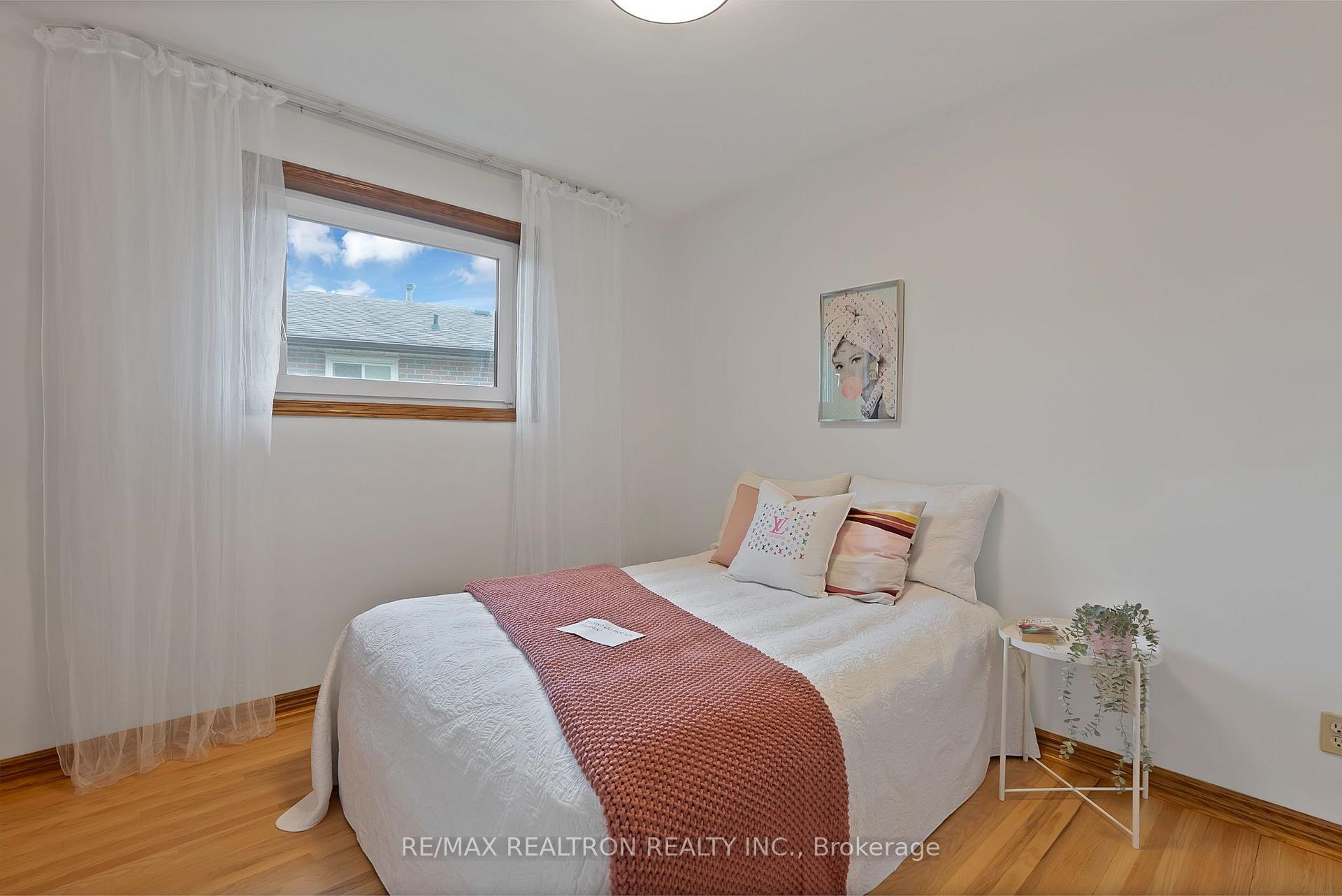 Photo 31 of 421 Brimorton Drive, Scarborough, Woburn — HOMEH