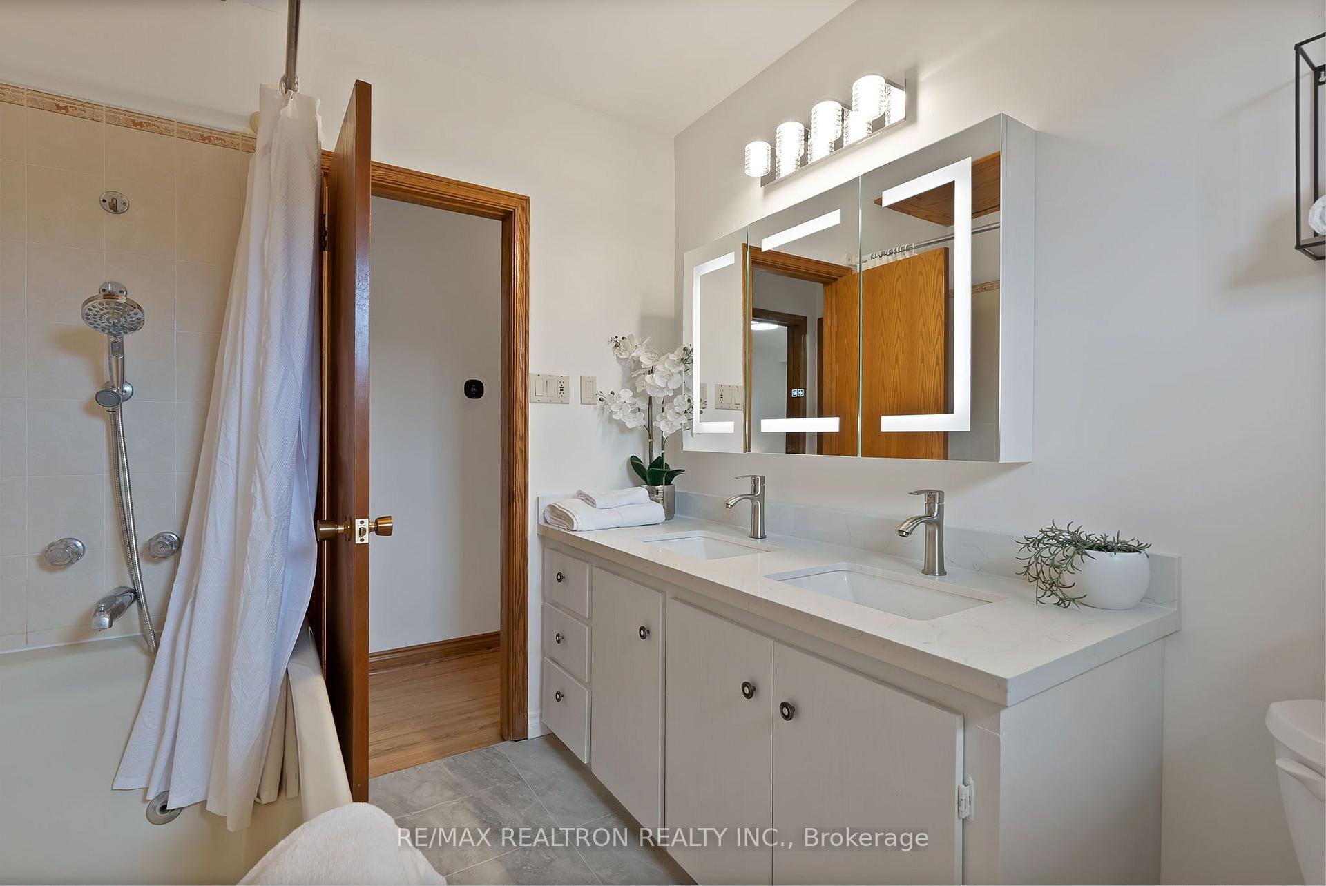 Photo 35 of 421 Brimorton Drive, Scarborough, Woburn — HOMEH
