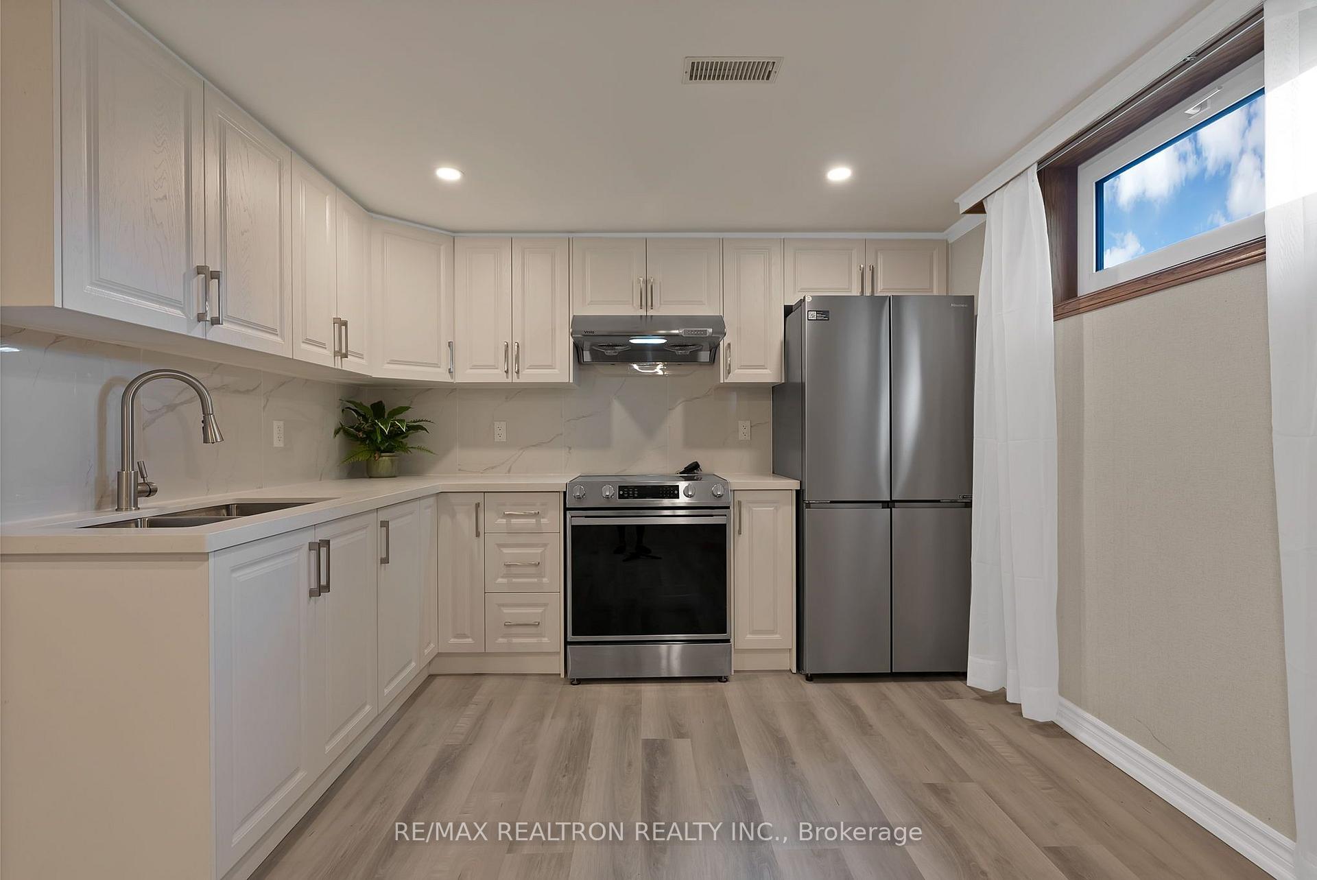 Photo 37 of 421 Brimorton Drive, Scarborough, Woburn — HOMEH