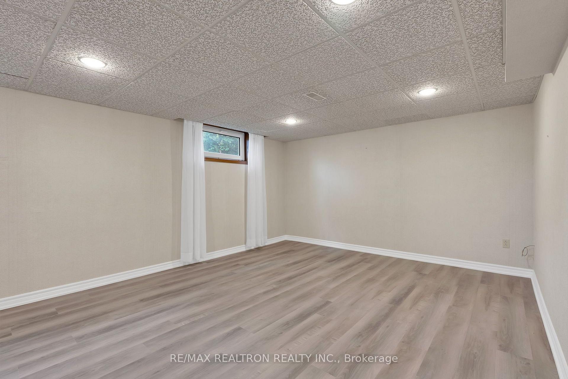 Photo 43 of 421 Brimorton Drive, Scarborough, Woburn — HOMEH