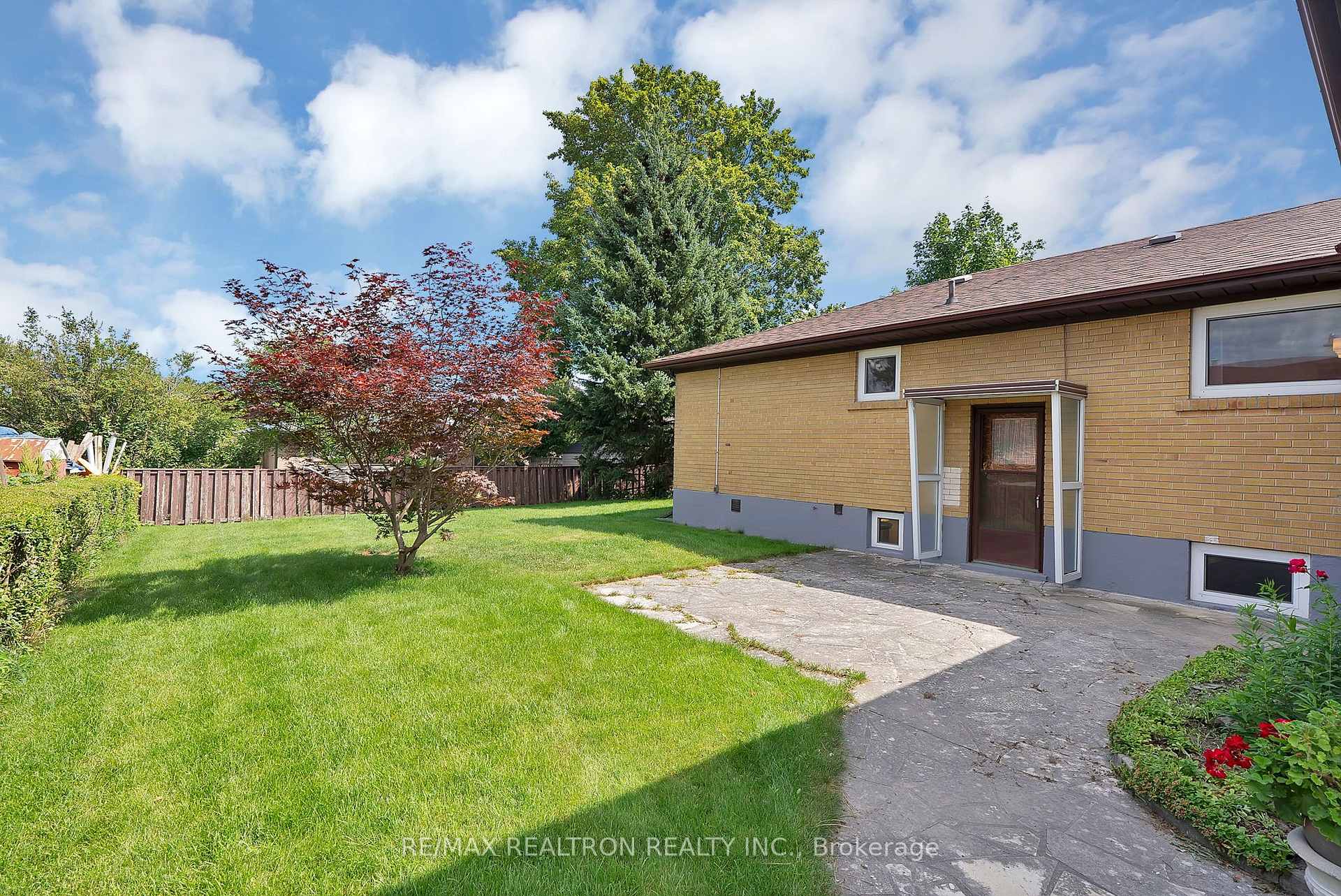 Photo 47 of 421 Brimorton Drive, Scarborough, Woburn — HOMEH