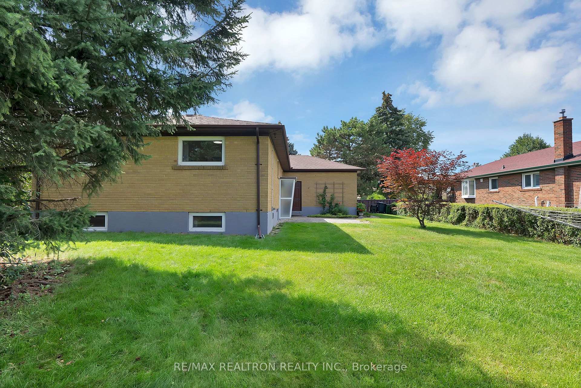 Photo 48 of 421 Brimorton Drive, Scarborough, Woburn — HOMEH