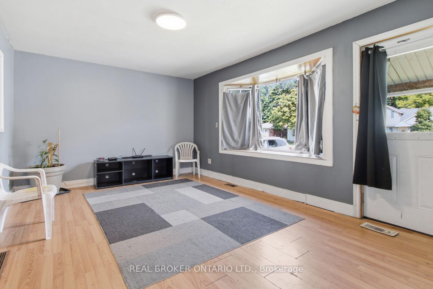 Photo 4 of 6702 Dunn Street, Niagara Falls, Arad/Fallsview — HOMEH