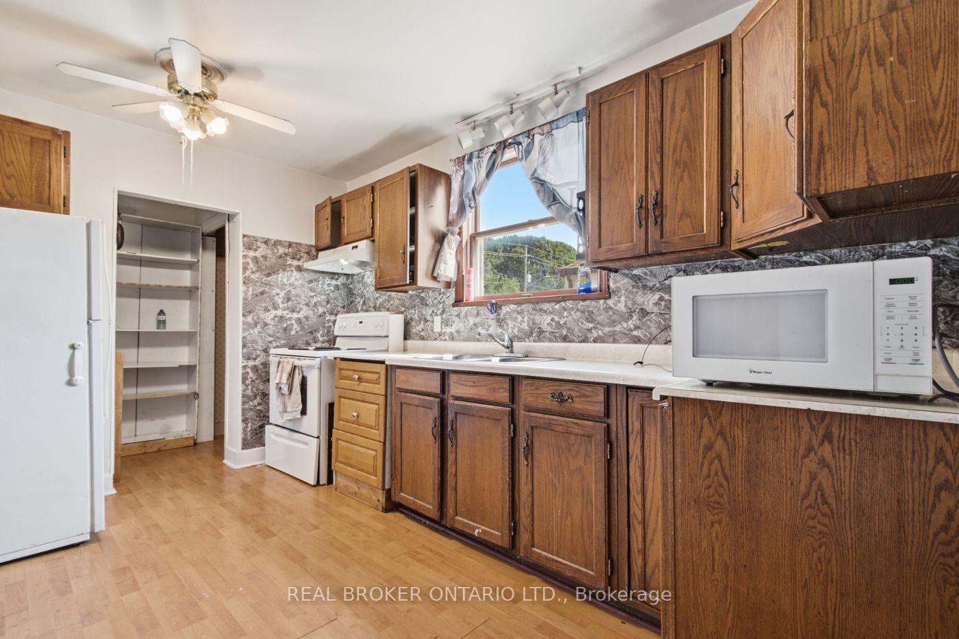Photo 11 of 6702 Dunn Street, Niagara Falls, Arad/Fallsview — HOMEH