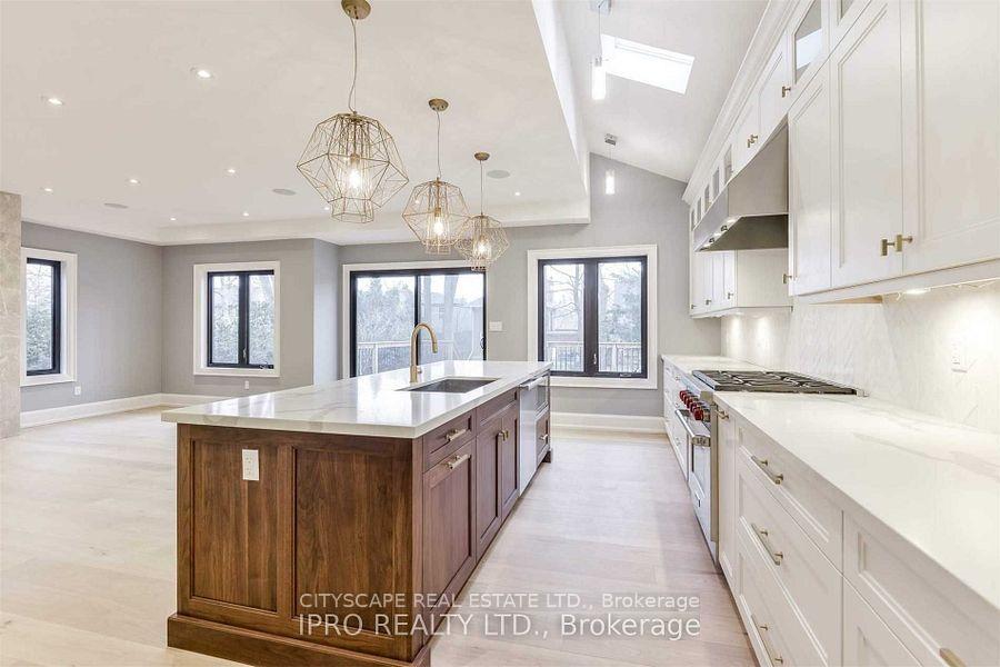 Photo 3 of 9 Donnybrook Lane, Etobicoke, Kingsway South — HOMEH