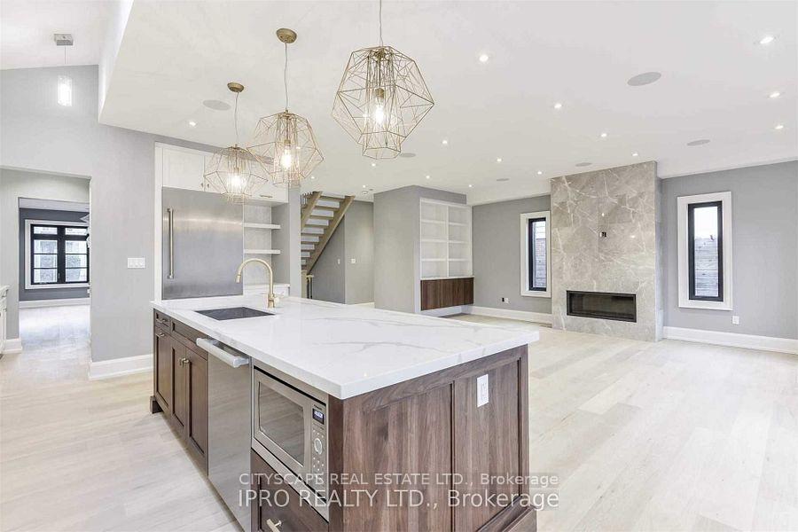 Photo 4 of 9 Donnybrook Lane, Etobicoke, Kingsway South — HOMEH
