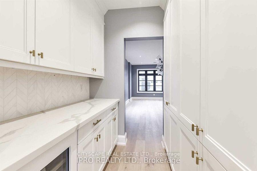Photo 5 of 9 Donnybrook Lane, Etobicoke, Kingsway South — HOMEH
