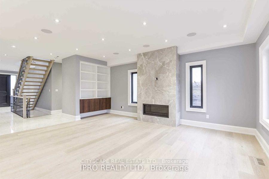 Photo 6 of 9 Donnybrook Lane, Etobicoke, Kingsway South — HOMEH