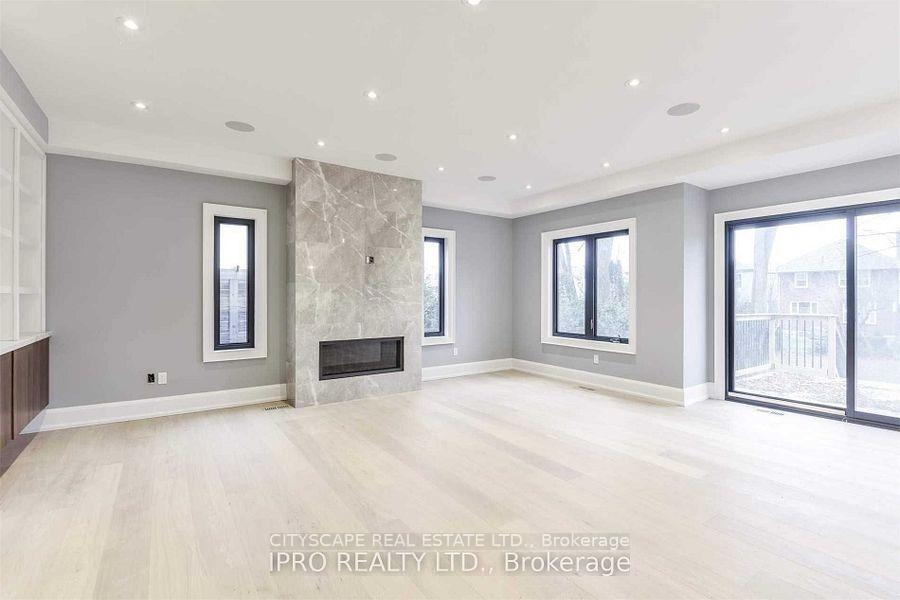 Photo 7 of 9 Donnybrook Lane, Etobicoke, Kingsway South — HOMEH