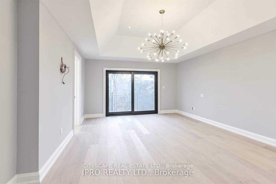 Photo 10 of 9 Donnybrook Lane, Etobicoke, Kingsway South — HOMEH