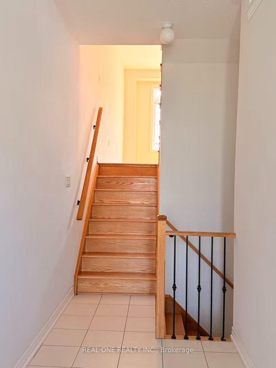 Photo 2 of 115 Beechborough Crescent, East Gwillimbury, Sharon — HOMEH