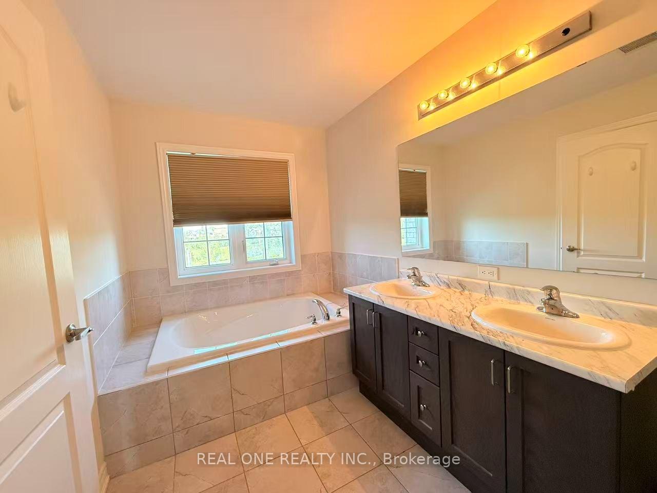 Photo 15 of 115 Beechborough Crescent, East Gwillimbury, Sharon — HOMEH