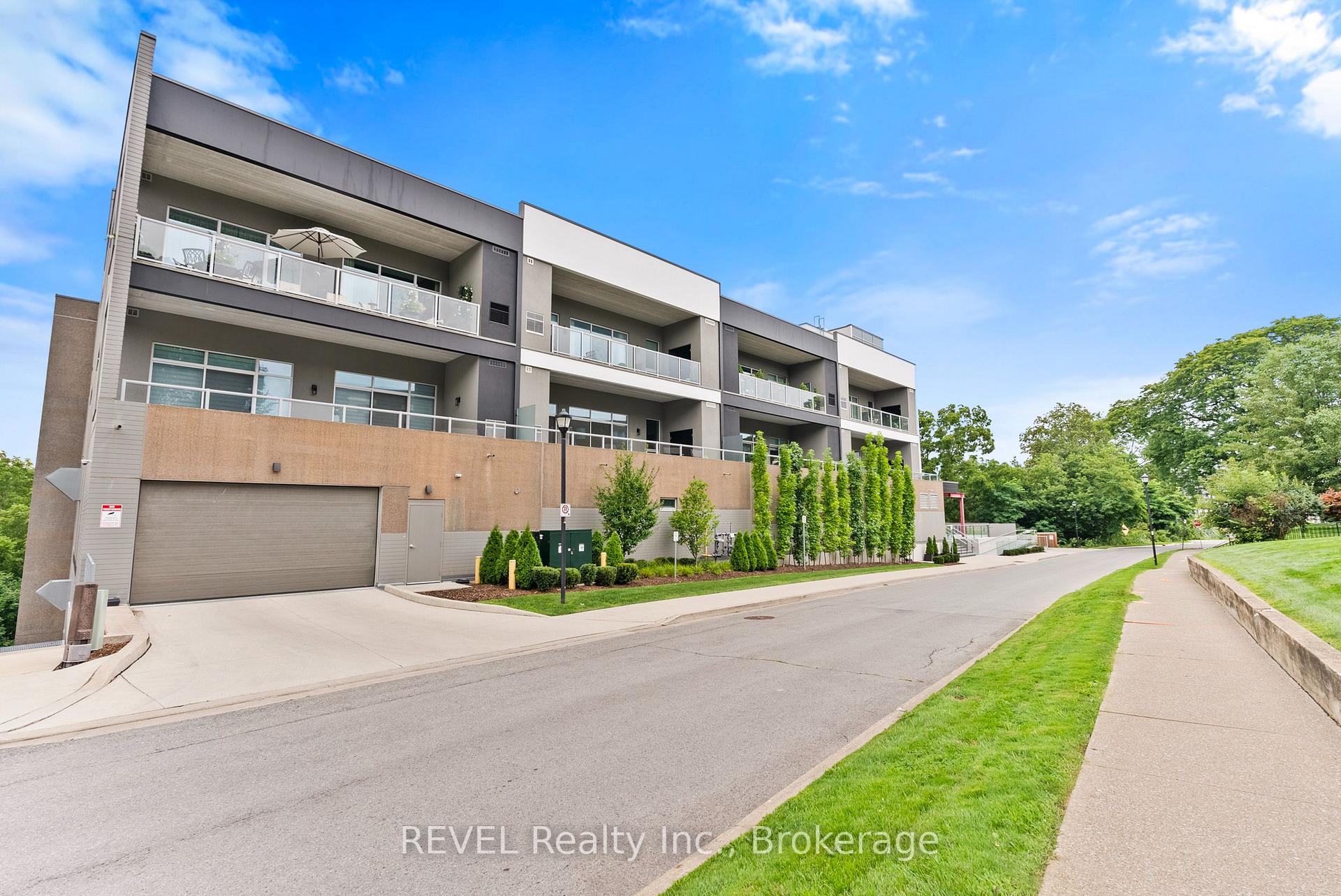 Photo 3 of Unit 404, 77 Yates Street, St. Catharines, Downtown — HOMEH