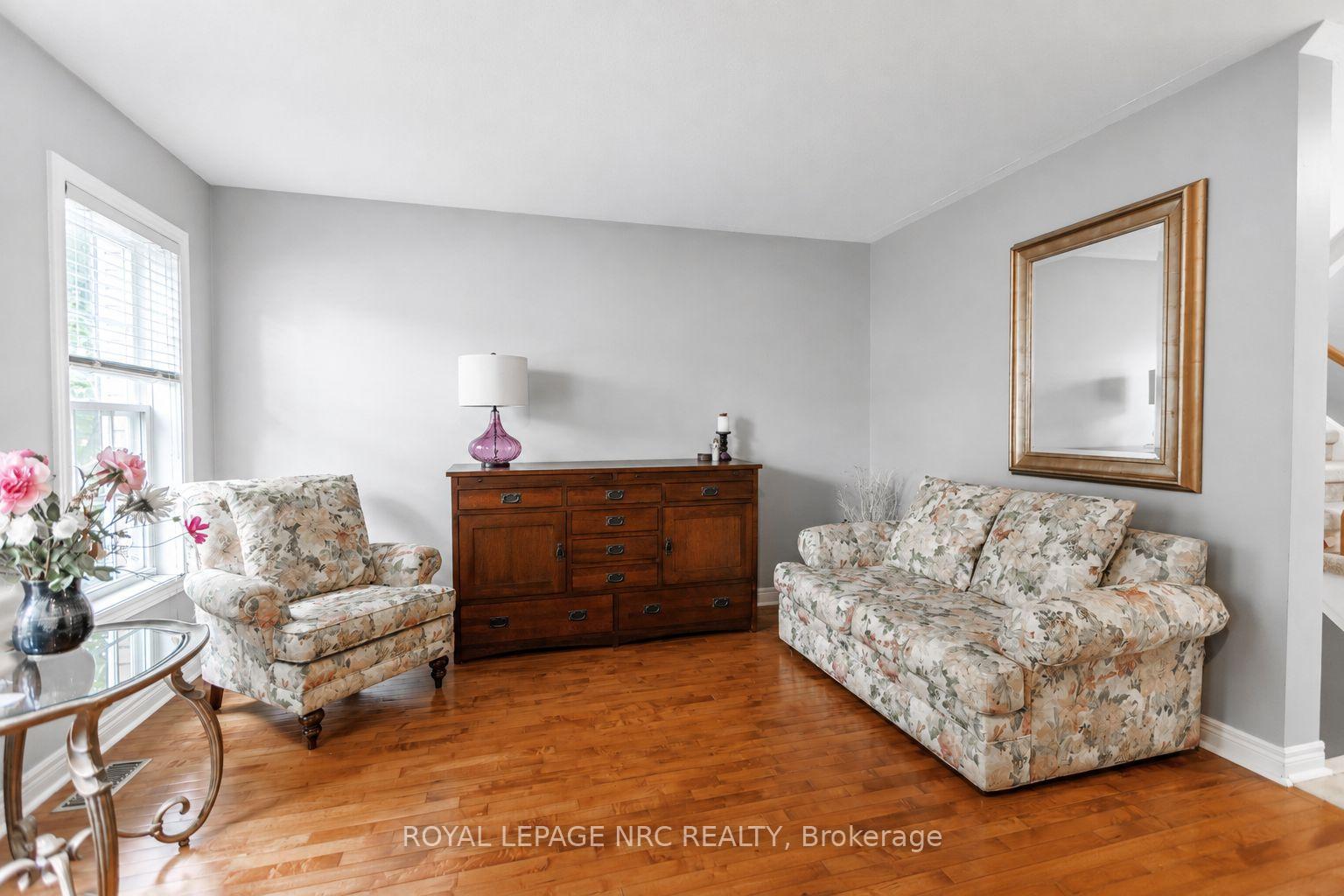 Photo 1 of 111 Cole Crescent, Niagara-on-the-Lake, Glendale — HOMEH