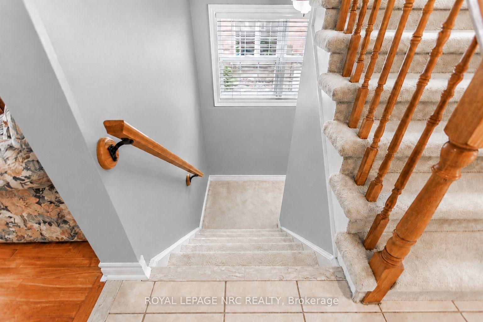 Photo 4 of 111 Cole Crescent, Niagara-on-the-Lake, Glendale — HOMEH