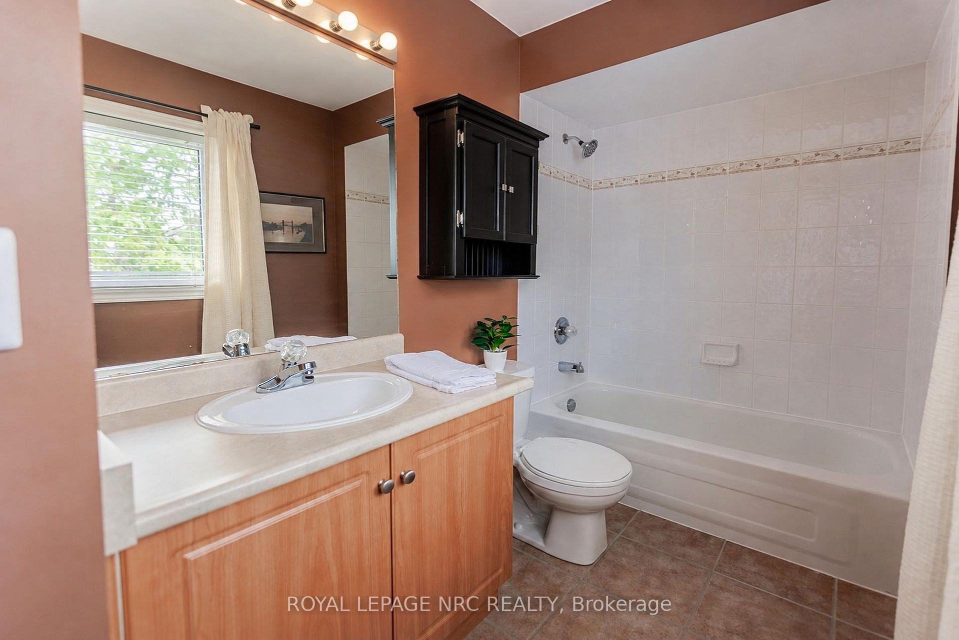 Photo 7 of 111 Cole Crescent, Niagara-on-the-Lake, Glendale — HOMEH
