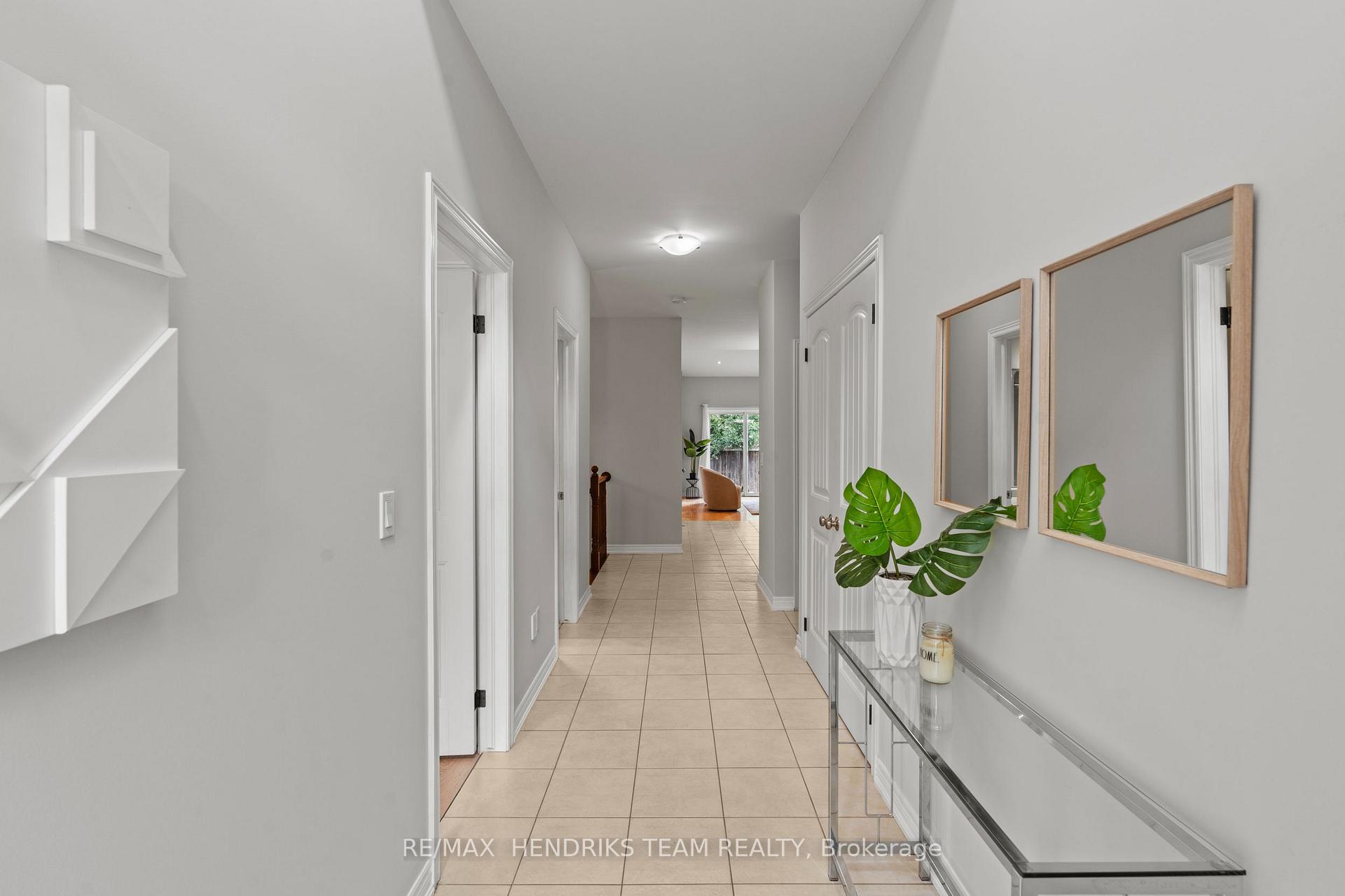 Photo 6 of 58 Videl Crescent N, St. Catharines, Grapeview — HOMEH