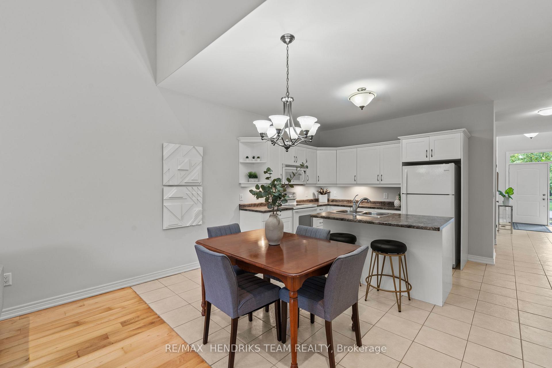Photo 14 of 58 Videl Crescent N, St. Catharines, Grapeview — HOMEH