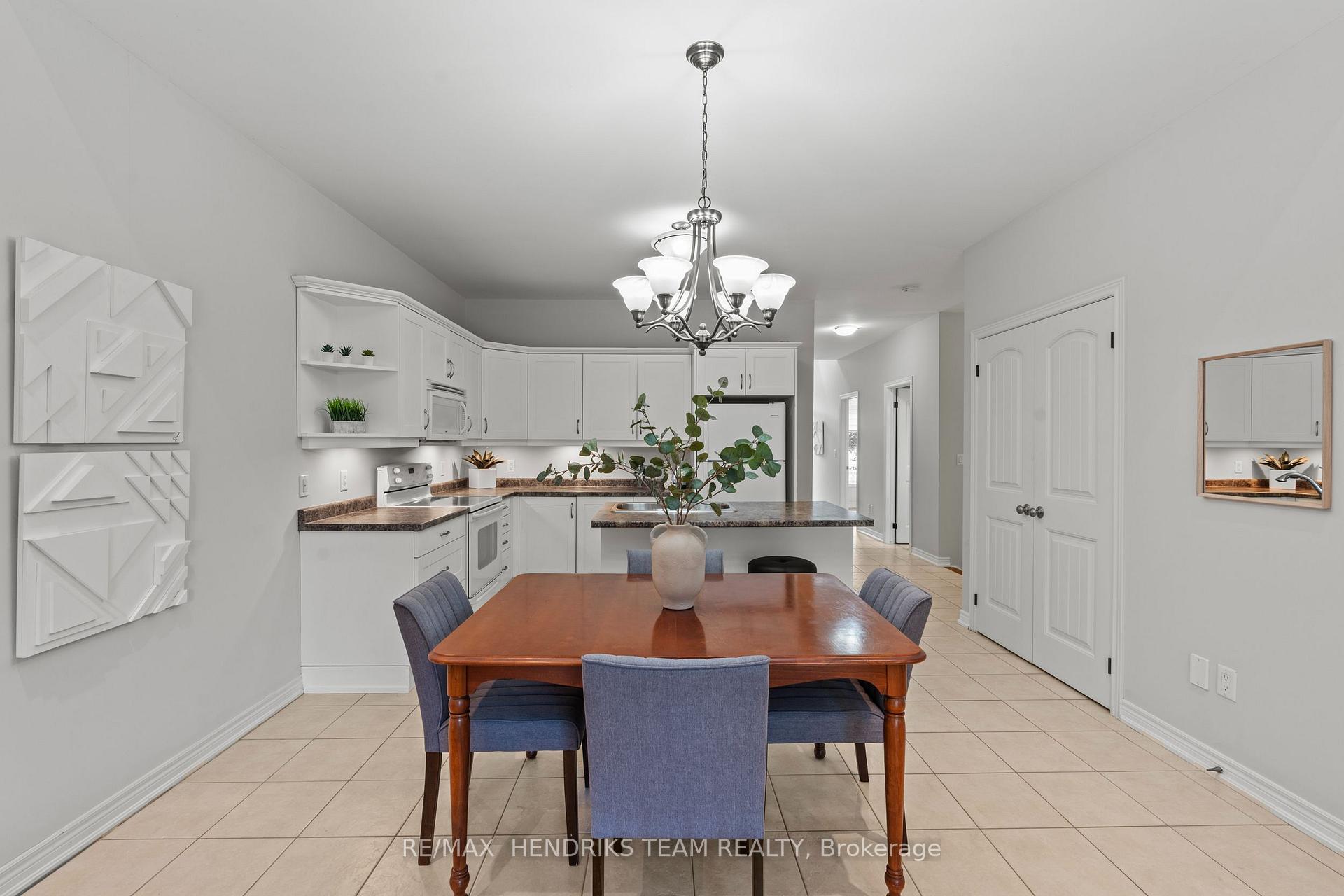 Photo 15 of 58 Videl Crescent N, St. Catharines, Grapeview — HOMEH