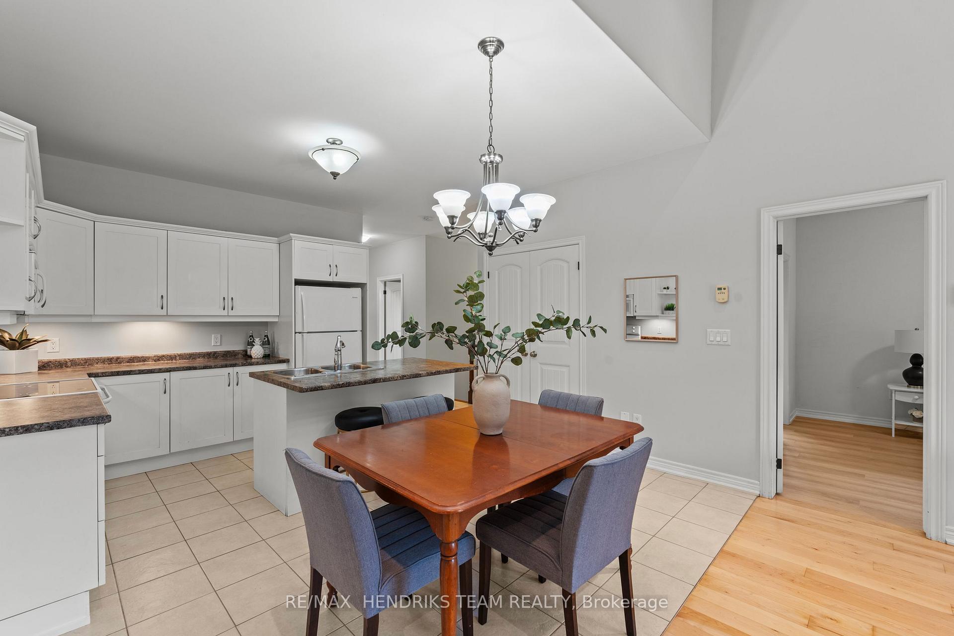 Photo 16 of 58 Videl Crescent N, St. Catharines, Grapeview — HOMEH