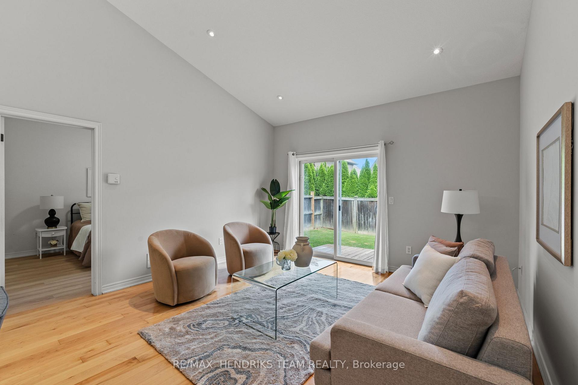 Photo 18 of 58 Videl Crescent N, St. Catharines, Grapeview — HOMEH