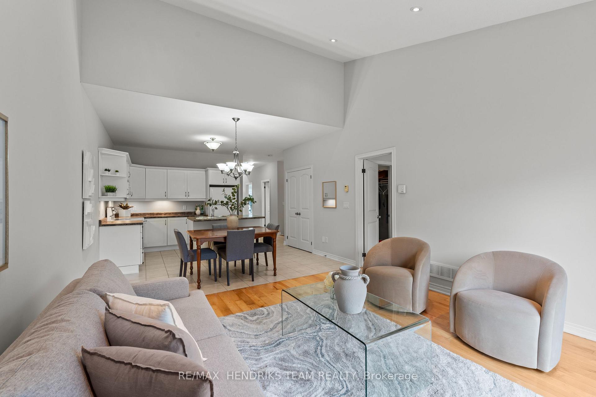 Photo 19 of 58 Videl Crescent N, St. Catharines, Grapeview — HOMEH