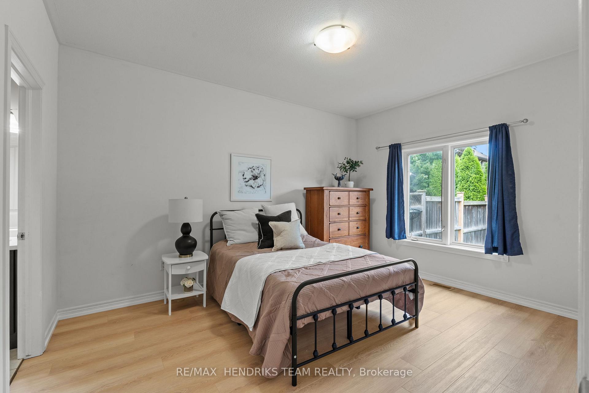Photo 21 of 58 Videl Crescent N, St. Catharines, Grapeview — HOMEH