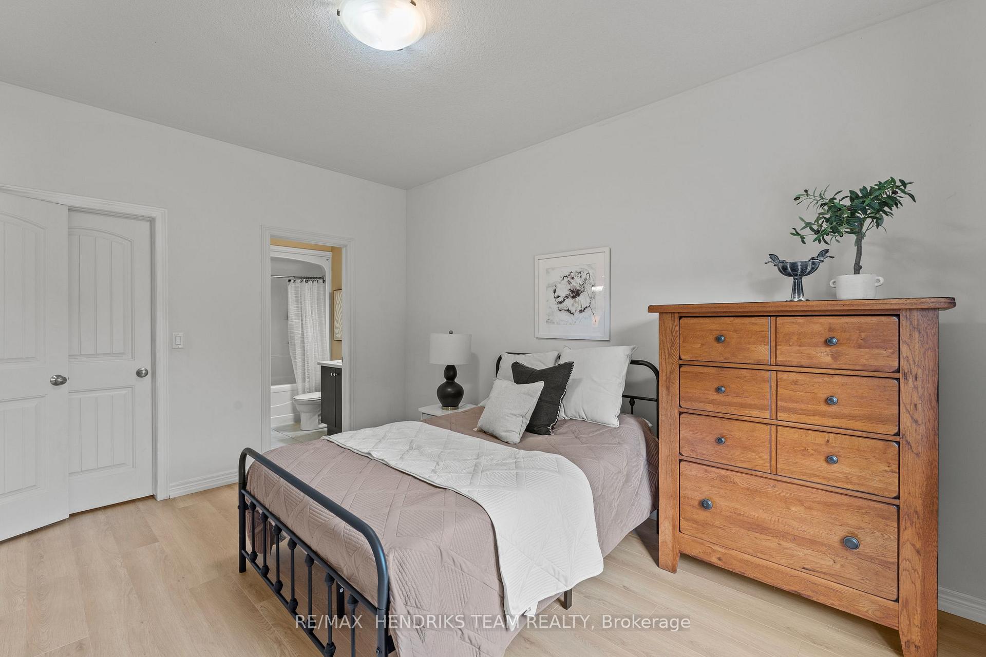 Photo 22 of 58 Videl Crescent N, St. Catharines, Grapeview — HOMEH