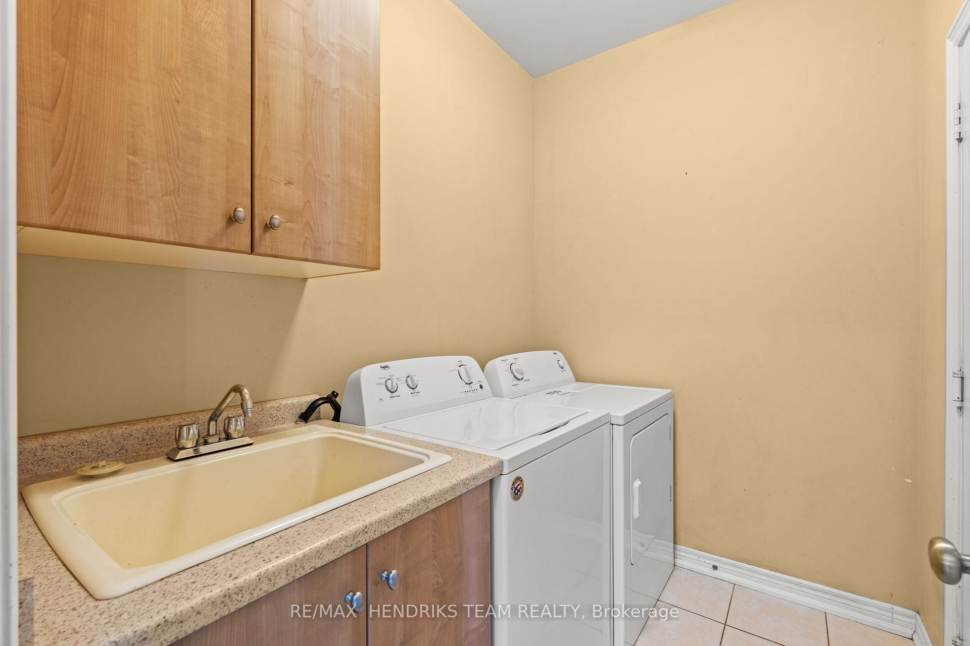 Photo 25 of 58 Videl Crescent N, St. Catharines, Grapeview — HOMEH