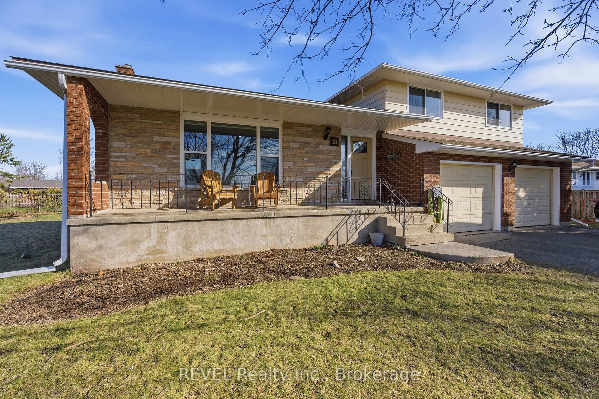 Photo 2 of 21 Lena Crescent, Port Colborne, Sugarloaf — HOMEH