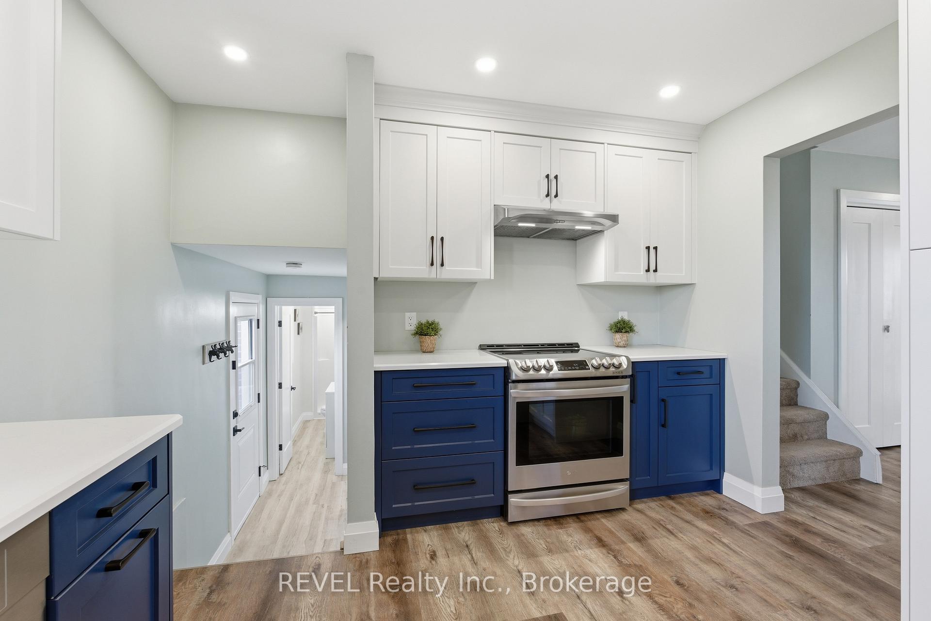 Photo 5 of 21 Lena Crescent, Port Colborne, Sugarloaf — HOMEH