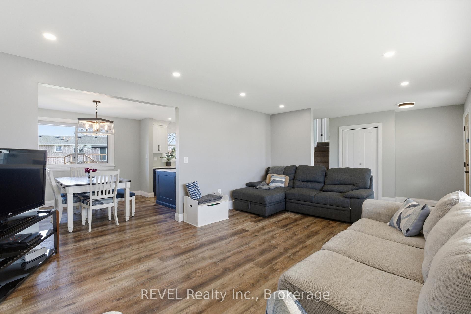 Photo 11 of 21 Lena Crescent, Port Colborne, Sugarloaf — HOMEH