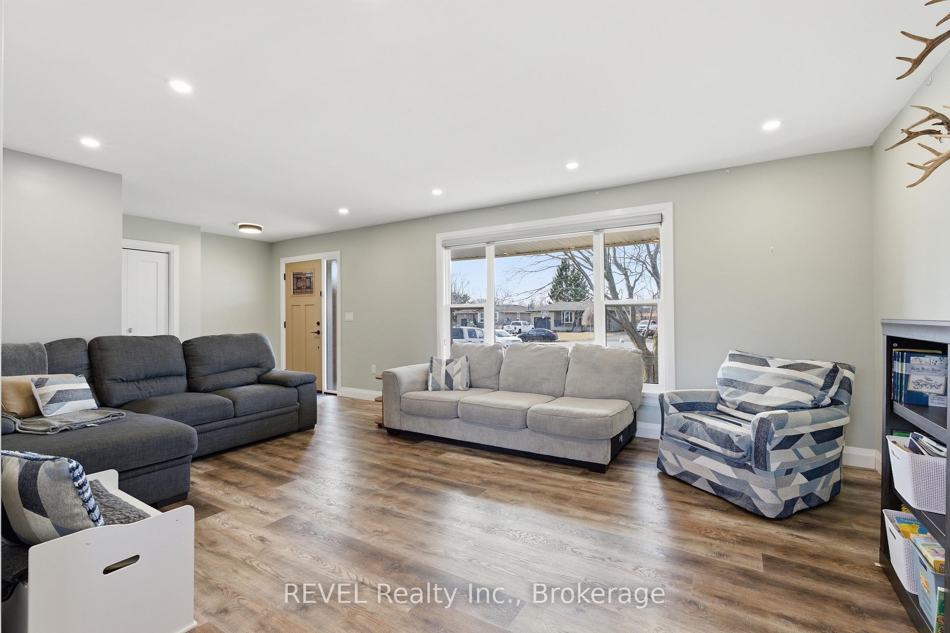 Photo 13 of 21 Lena Crescent, Port Colborne, Sugarloaf — HOMEH