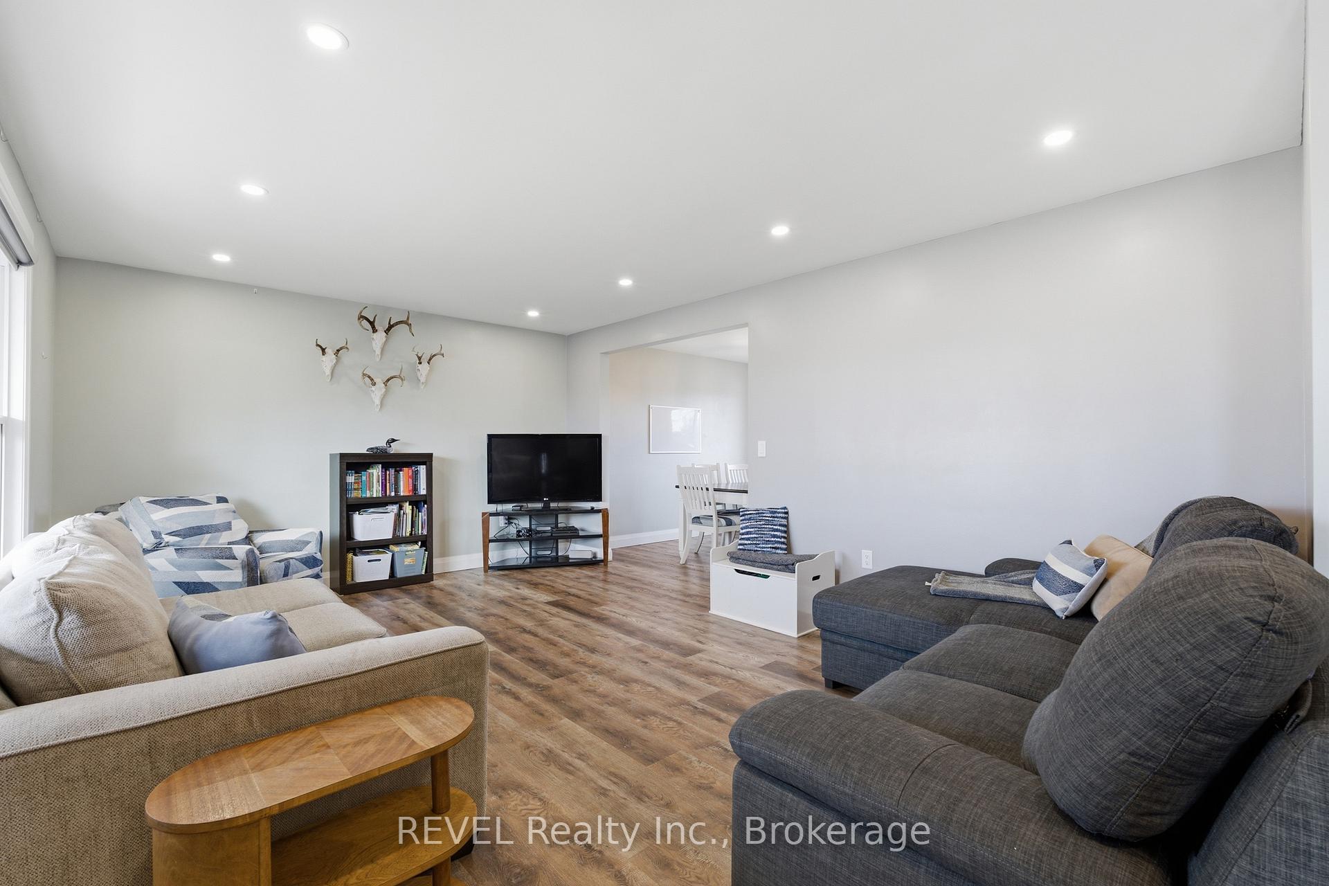 Photo 14 of 21 Lena Crescent, Port Colborne, Sugarloaf — HOMEH