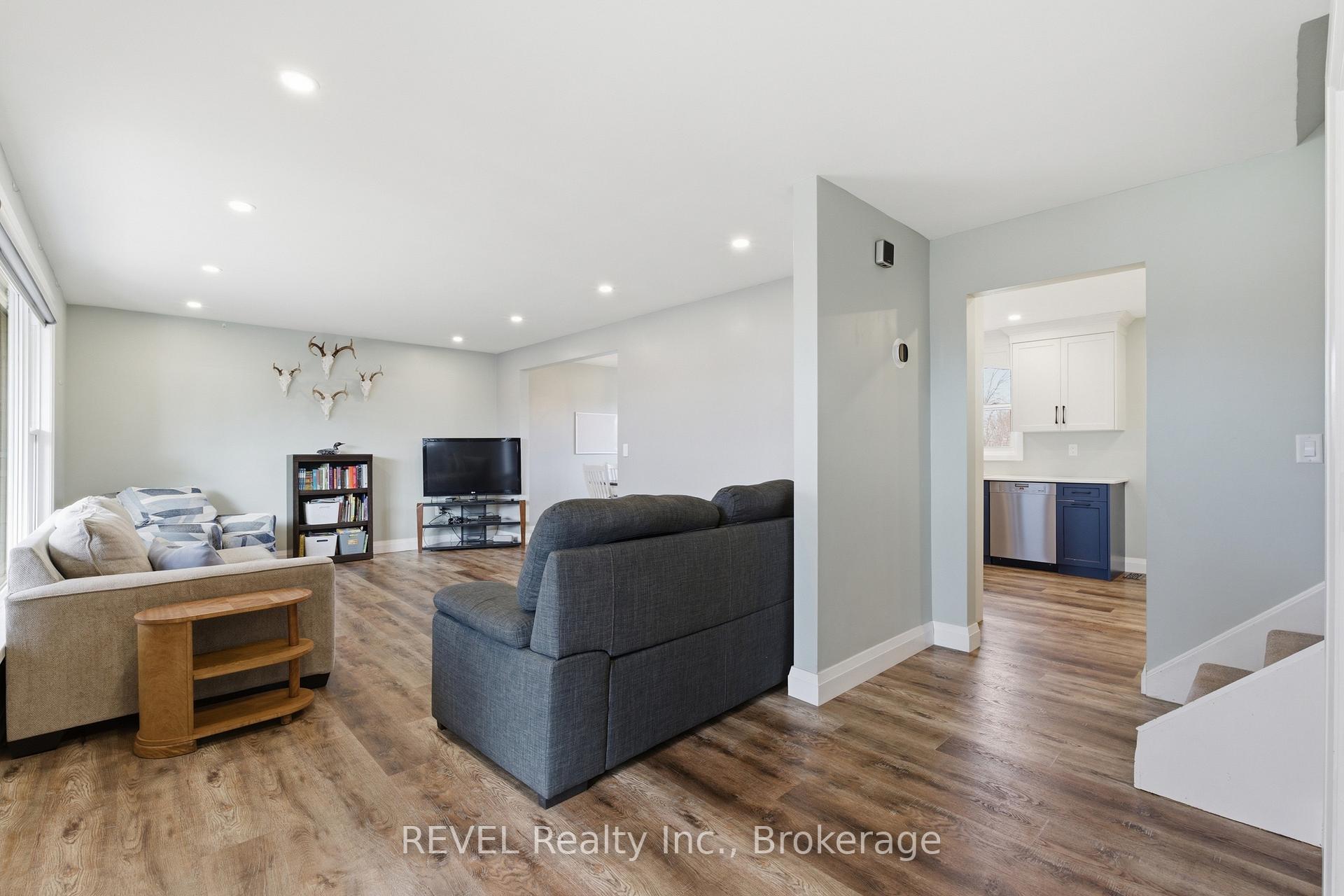 Photo 15 of 21 Lena Crescent, Port Colborne, Sugarloaf — HOMEH